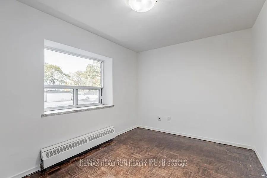 1524 Lawrence Ave W, #101