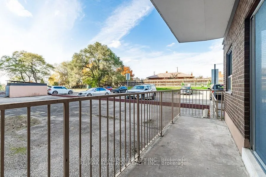 1524 Lawrence Ave W, #101