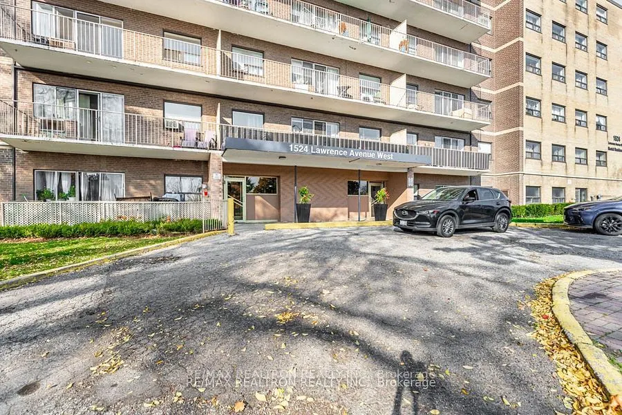 1524 Lawrence Ave W, #101