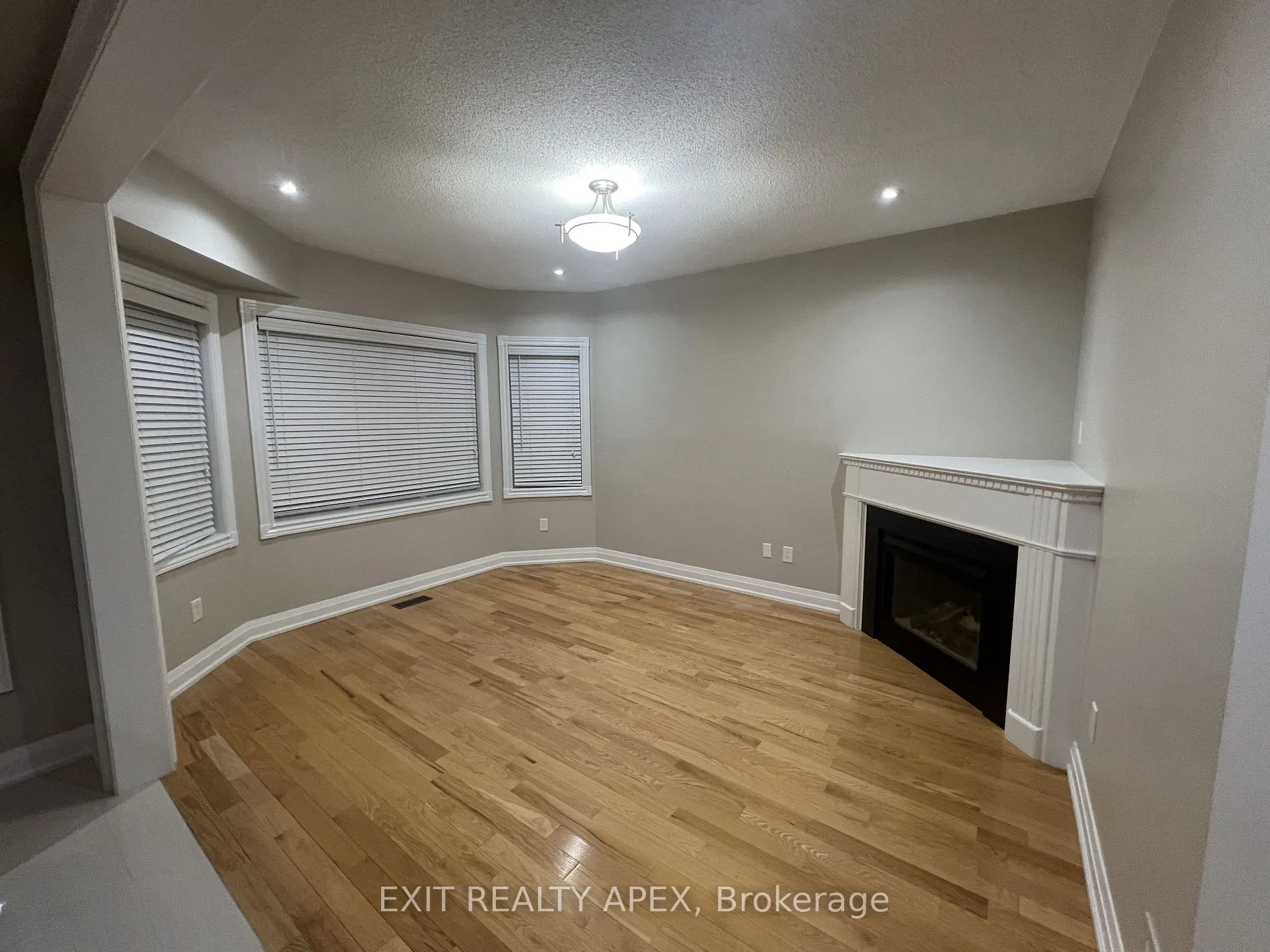 5846 Terrapark Tr W