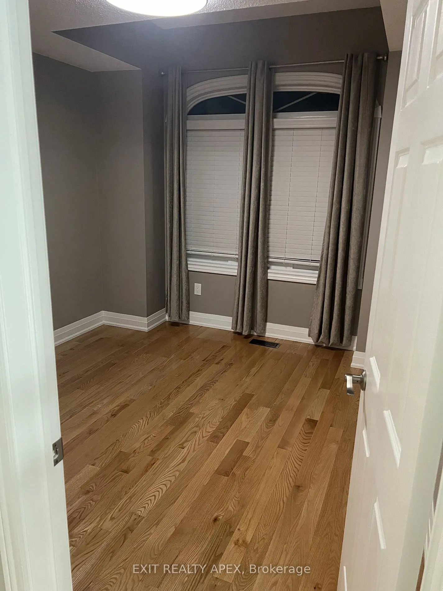 5846 Terrapark Tr W