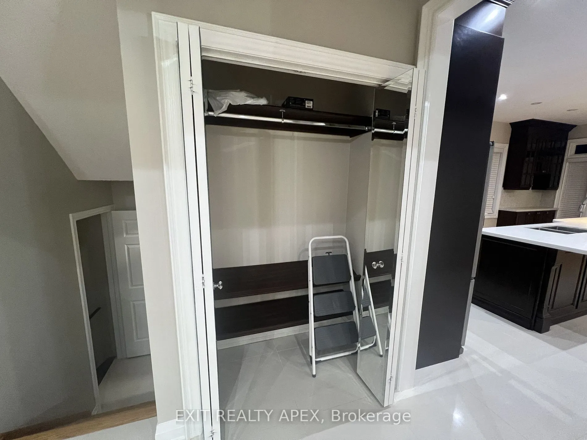 5846 Terrapark Tr W