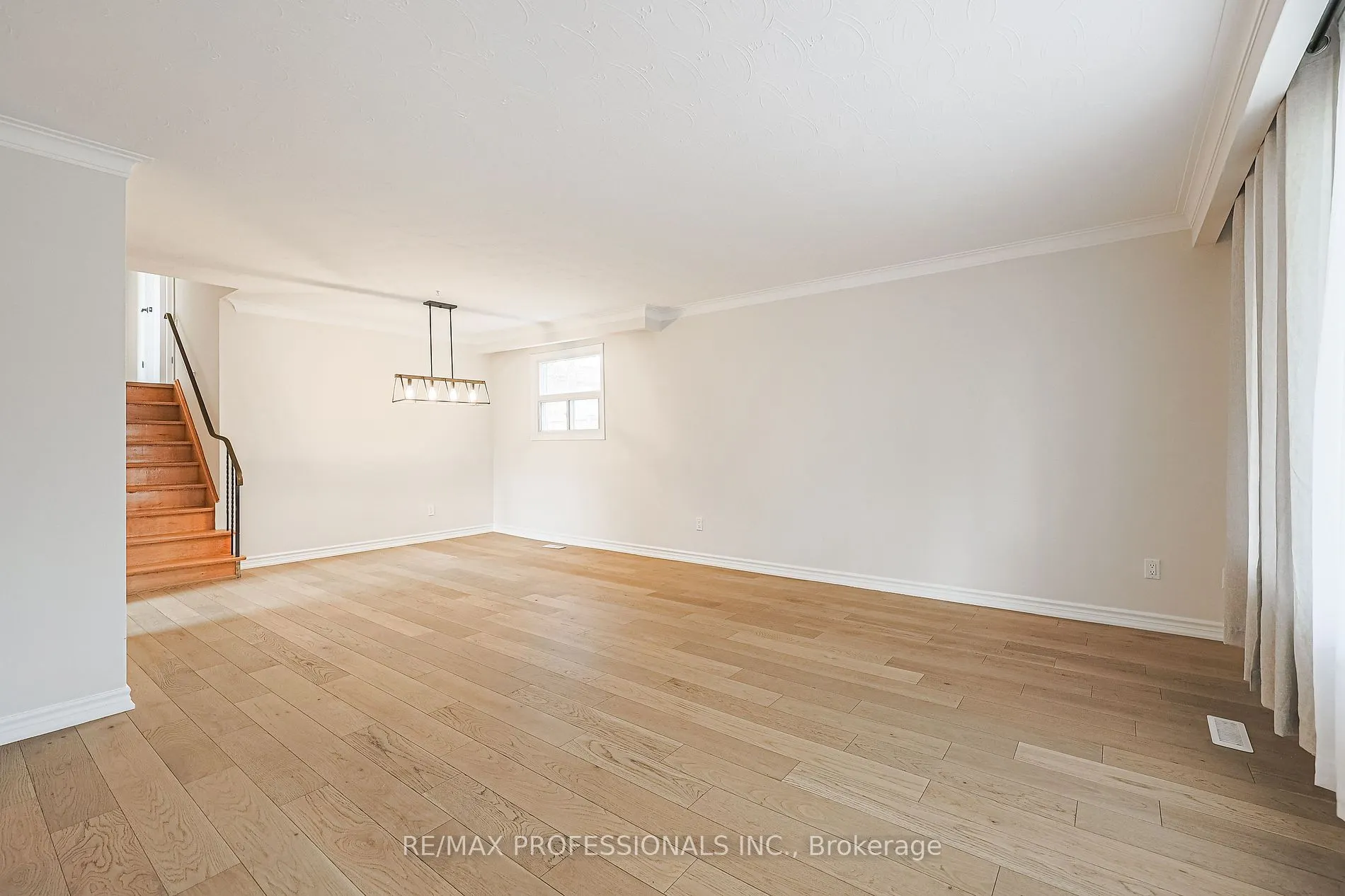 18 West Wareside Rd