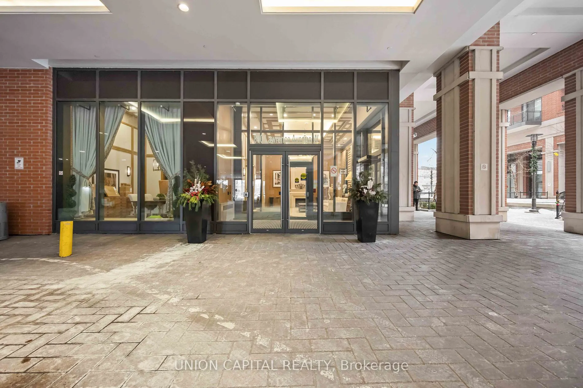 800 Lawrence Ave W, #613