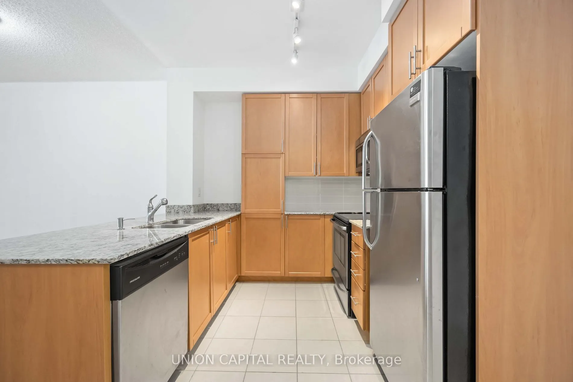 800 Lawrence Ave W, #613