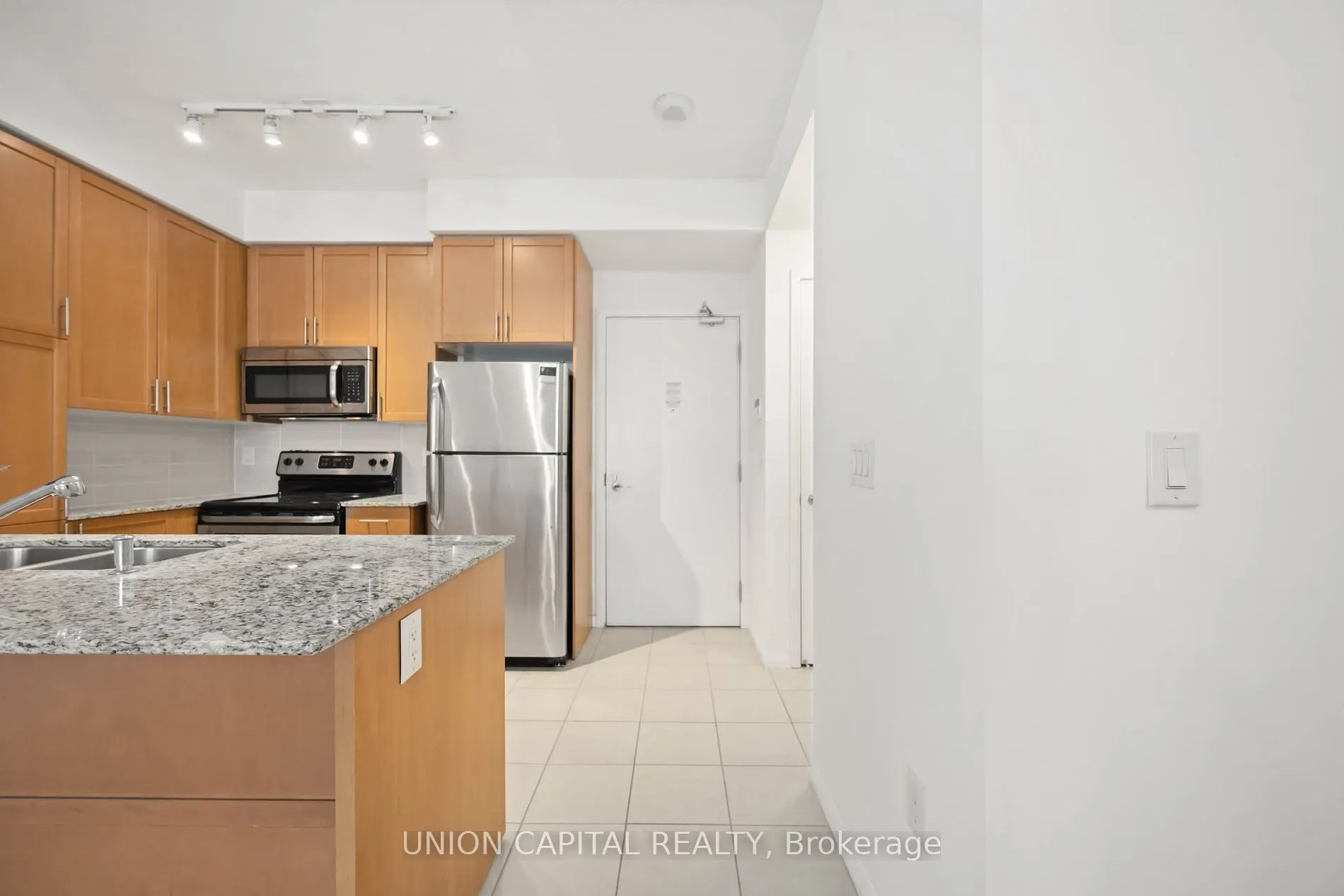 800 Lawrence Ave W, #613