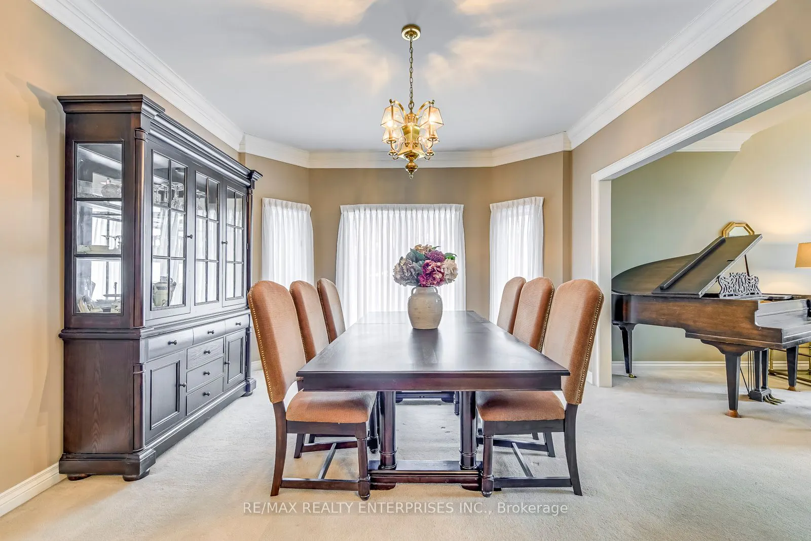 1935 Calgary Crt