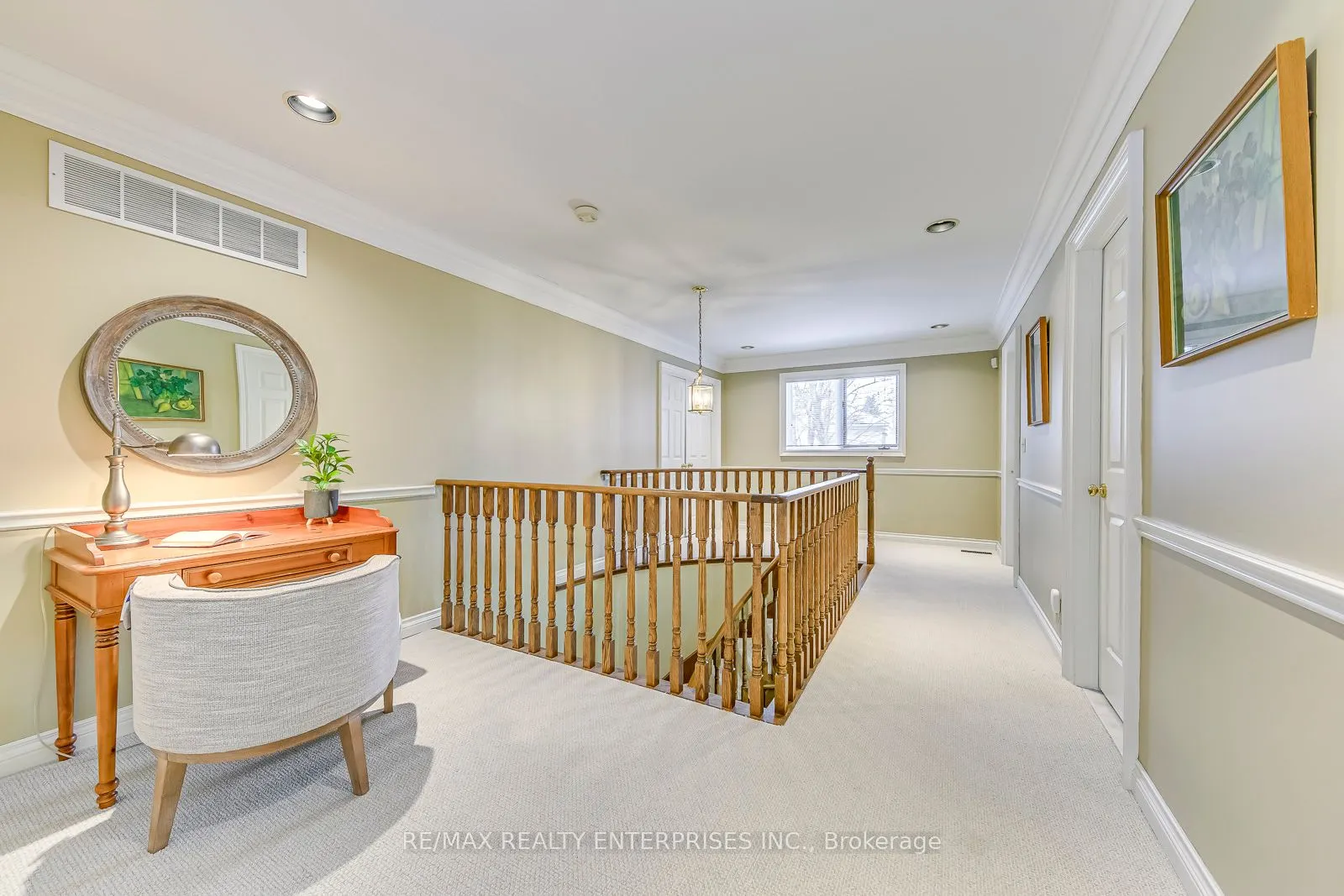 1935 Calgary Crt