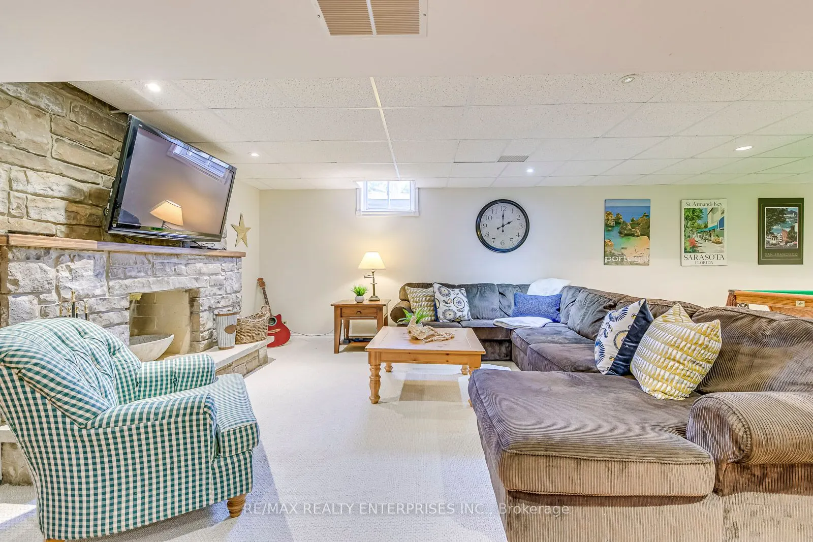 1935 Calgary Crt