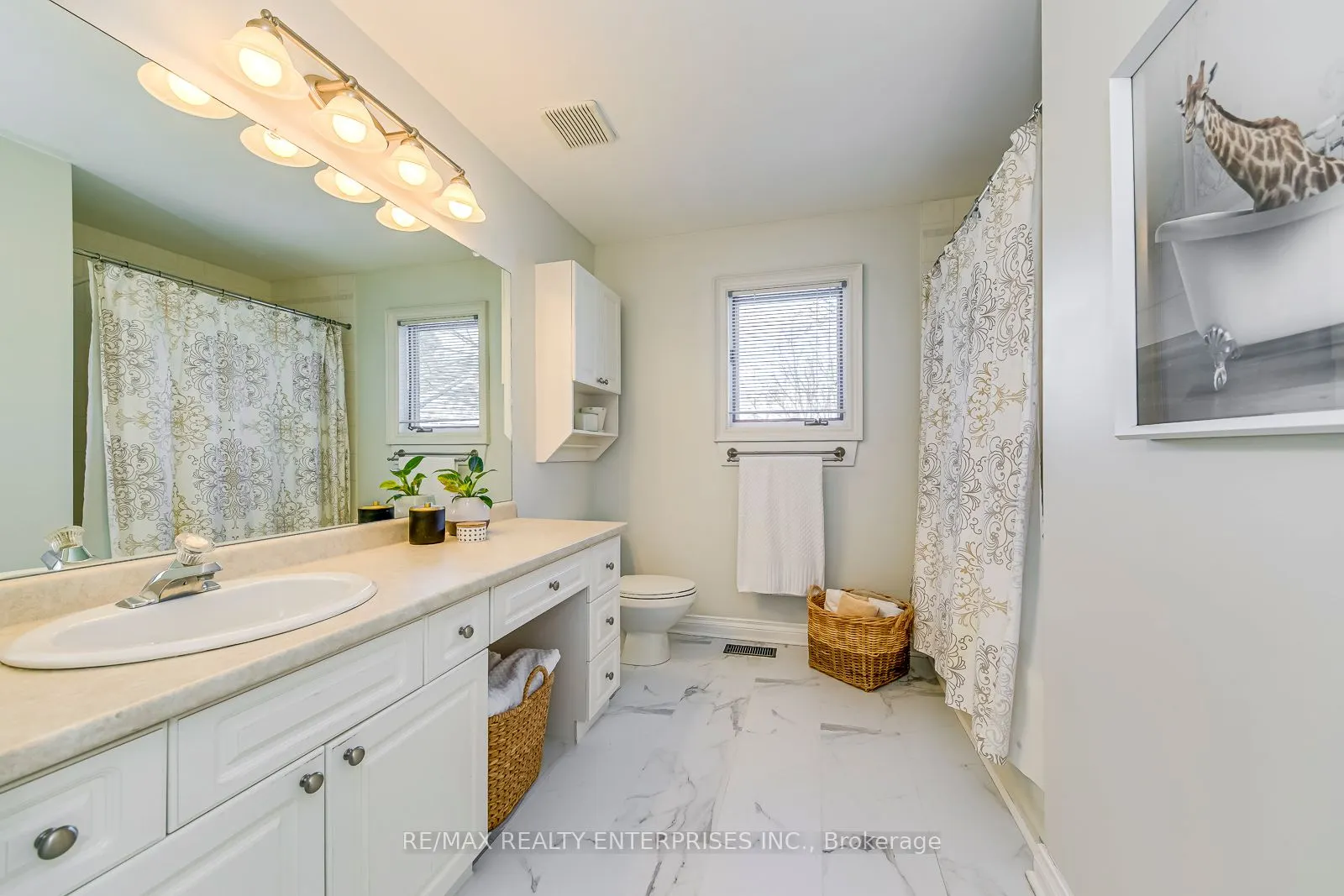 1935 Calgary Crt