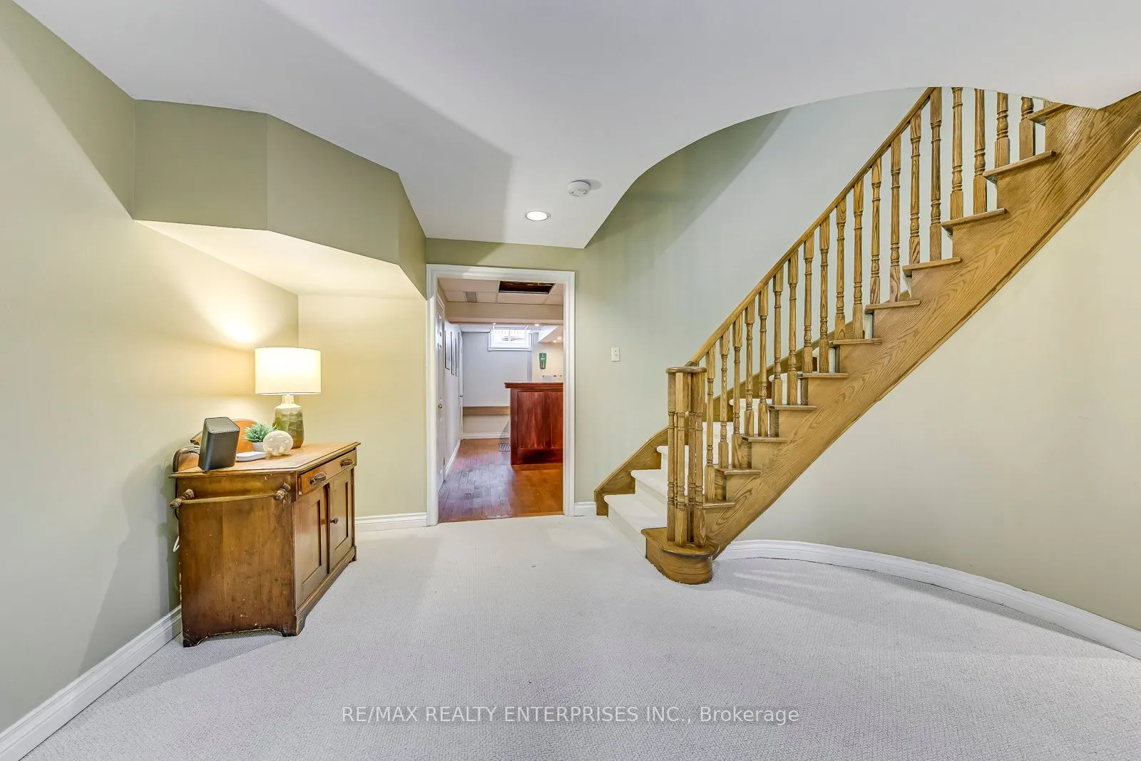1935 Calgary Crt