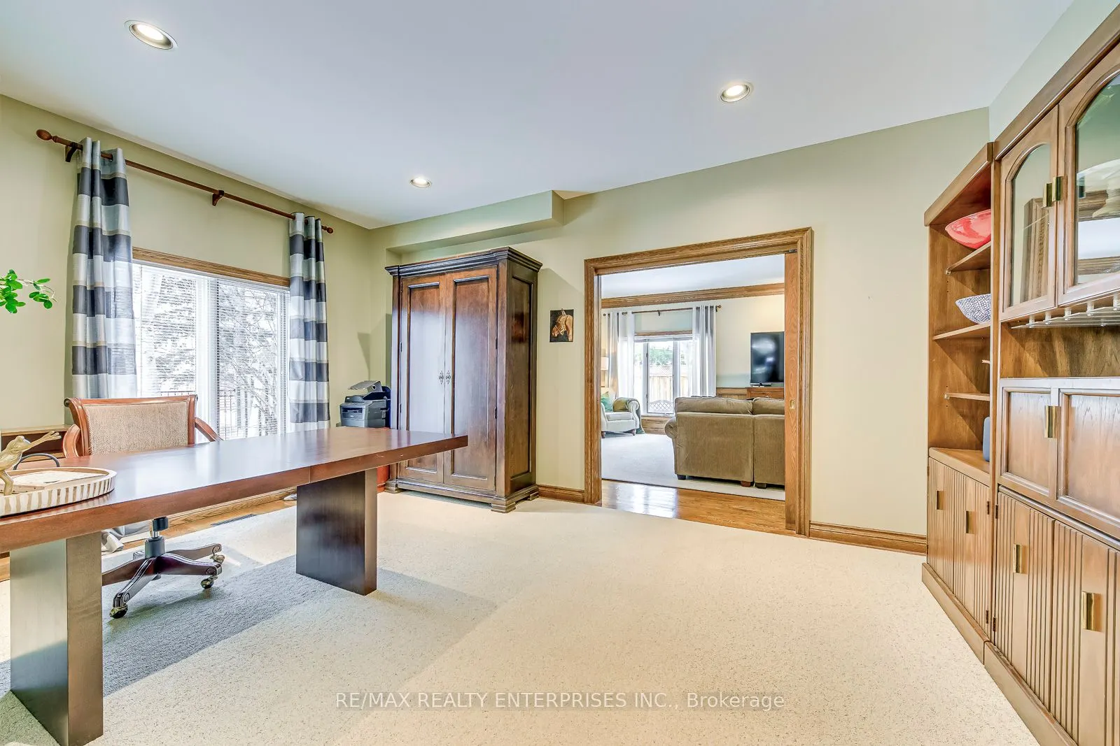 1935 Calgary Crt