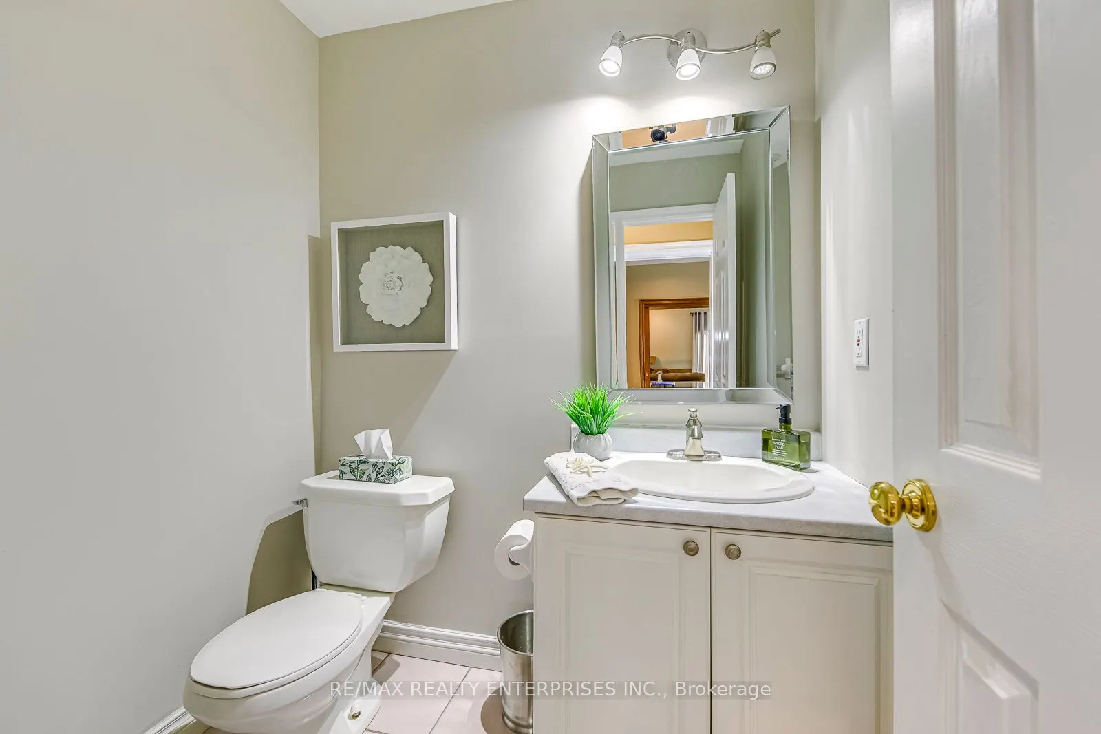 1935 Calgary Crt