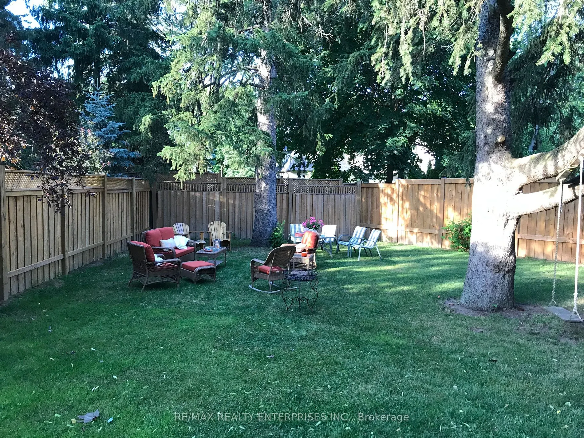 1935 Calgary Crt