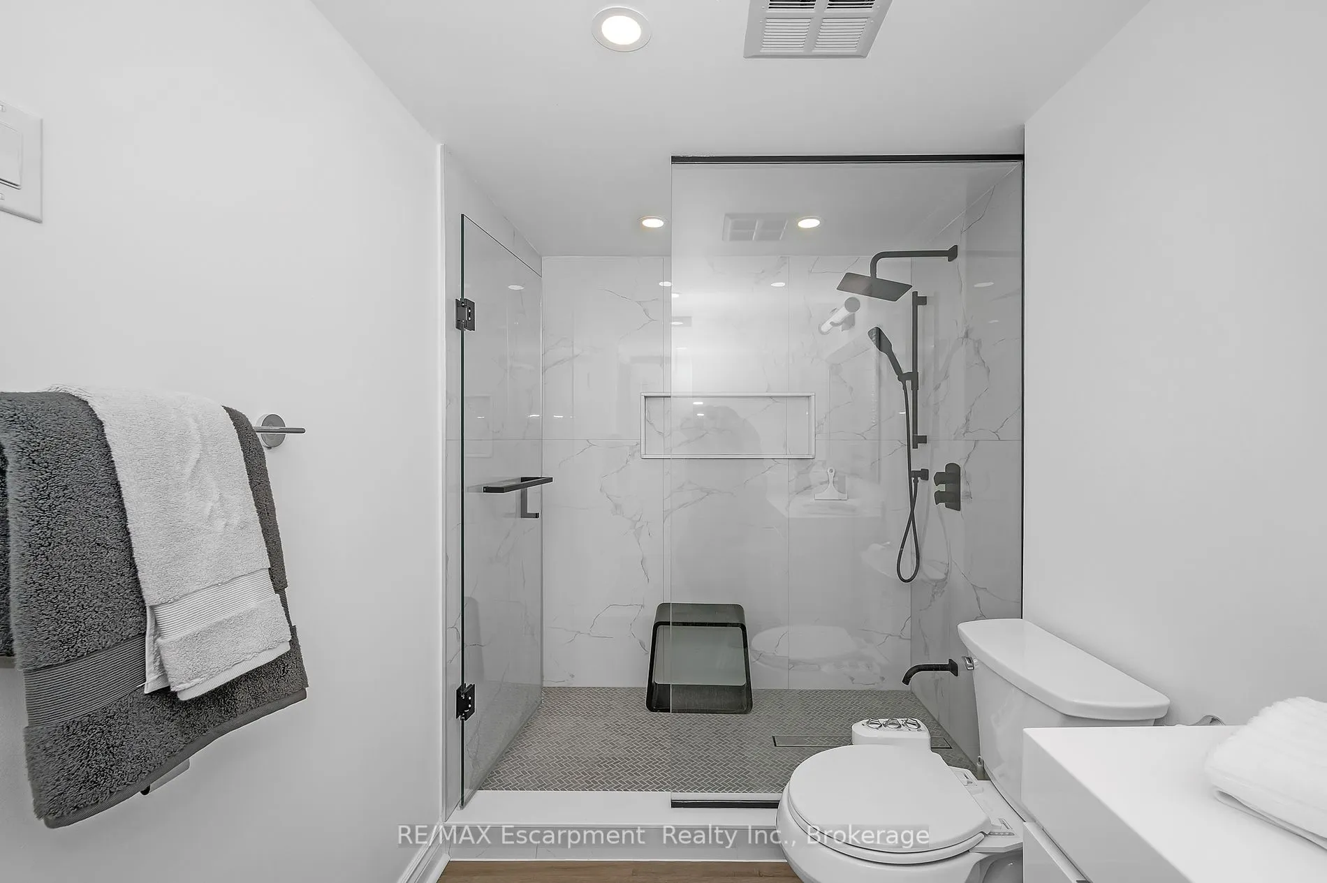 1237 North Shore Boulevard E, #301