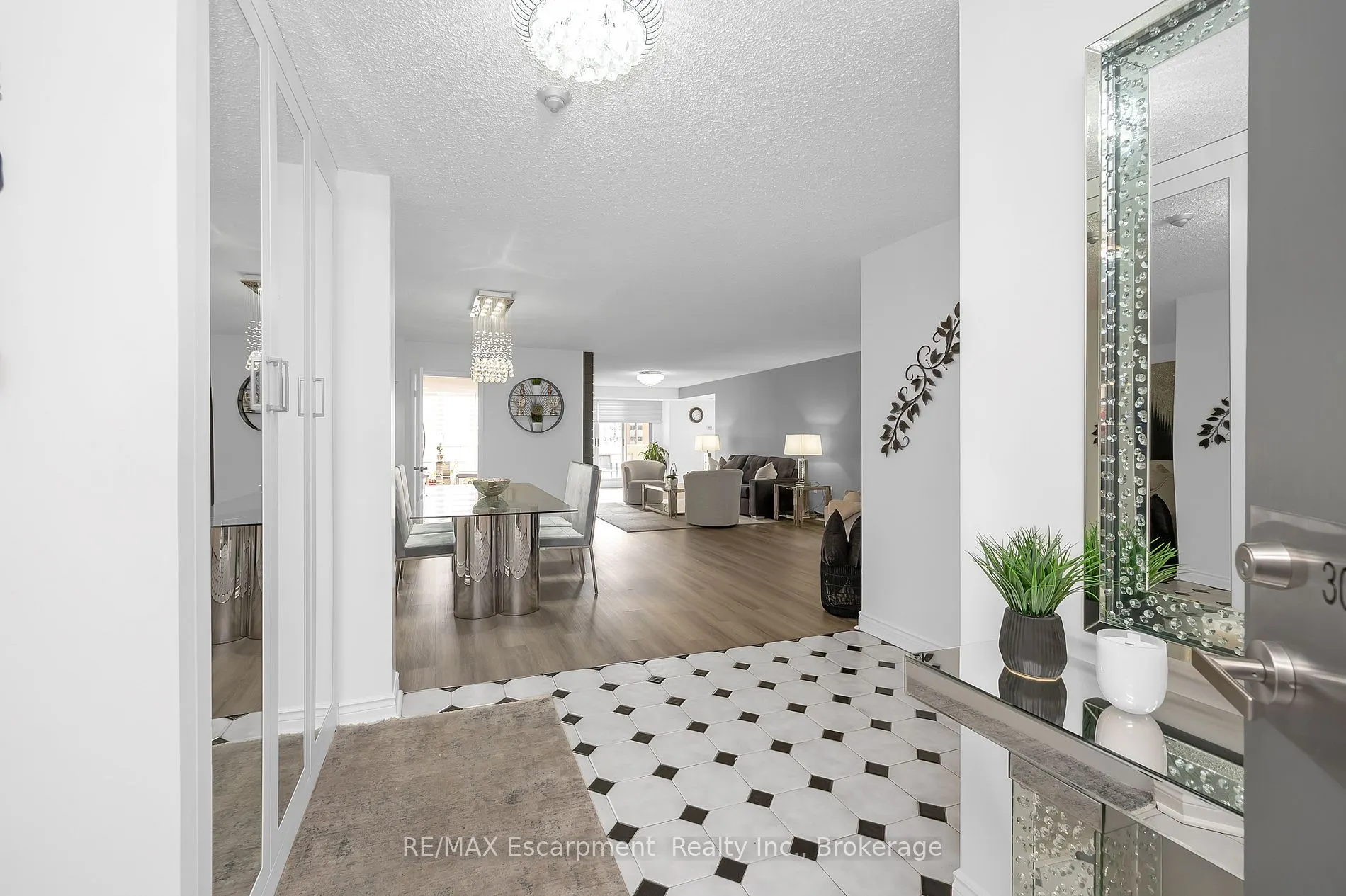 1237 North Shore Boulevard E, #301
