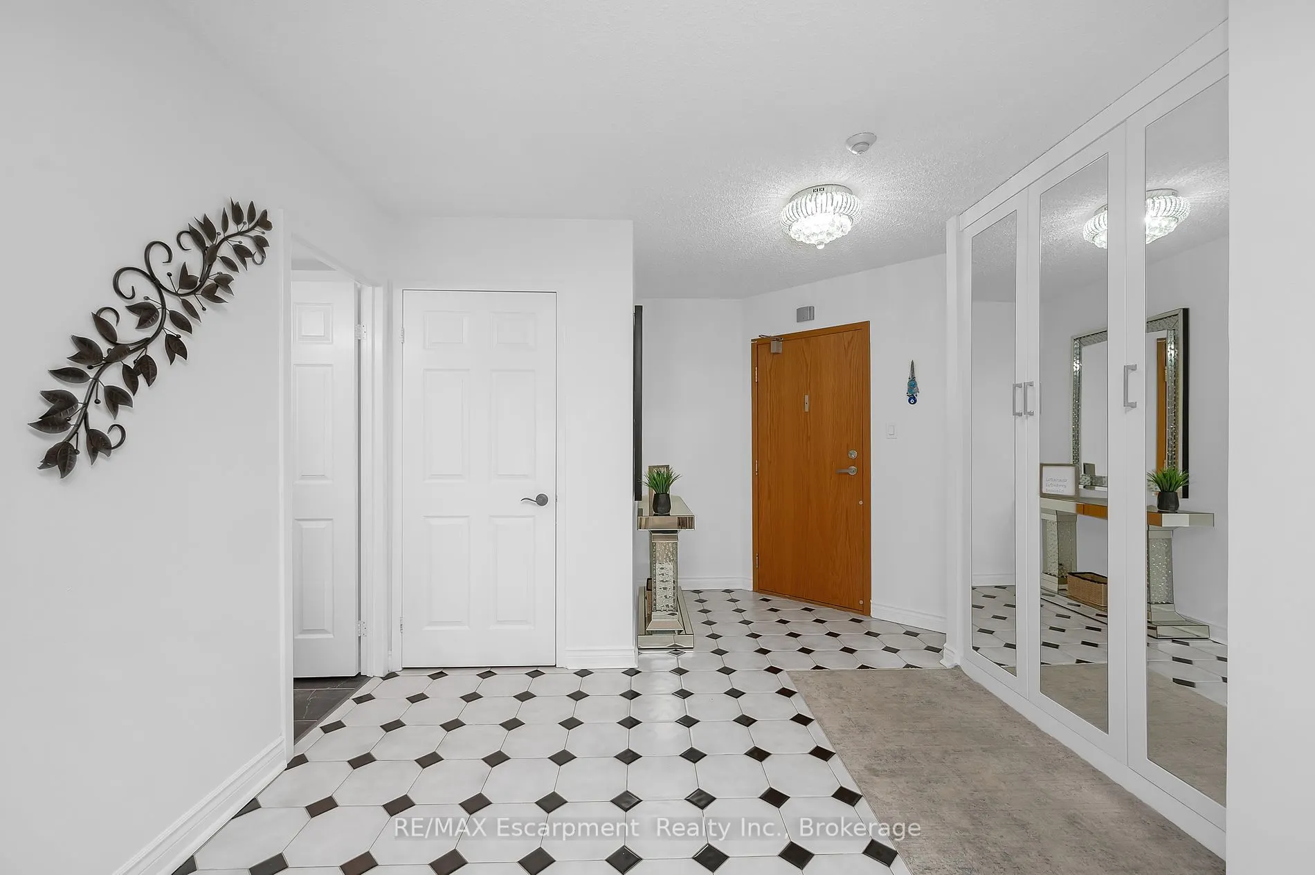 1237 North Shore Boulevard E, #301