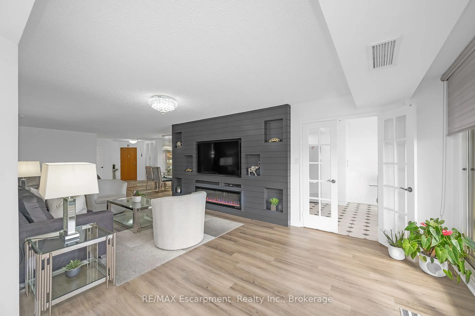 1237 North Shore Boulevard E, #301