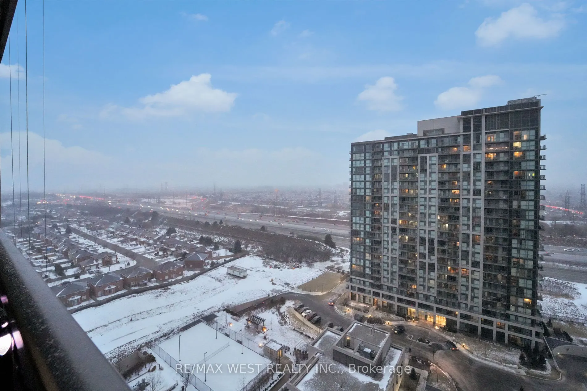 335 Rathburn Rd W, #2202