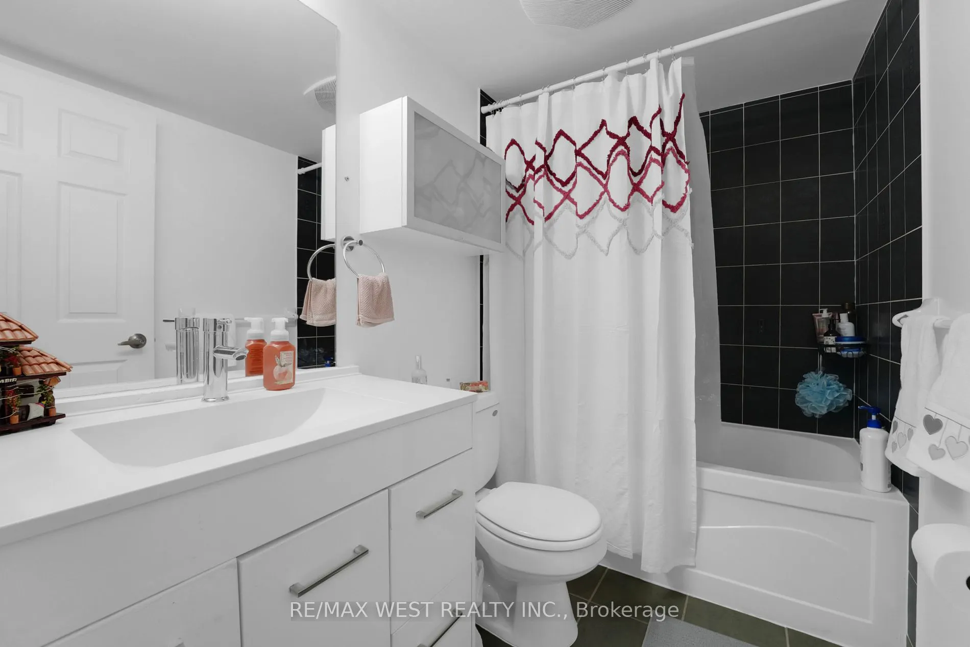 335 Rathburn Rd W, #2202