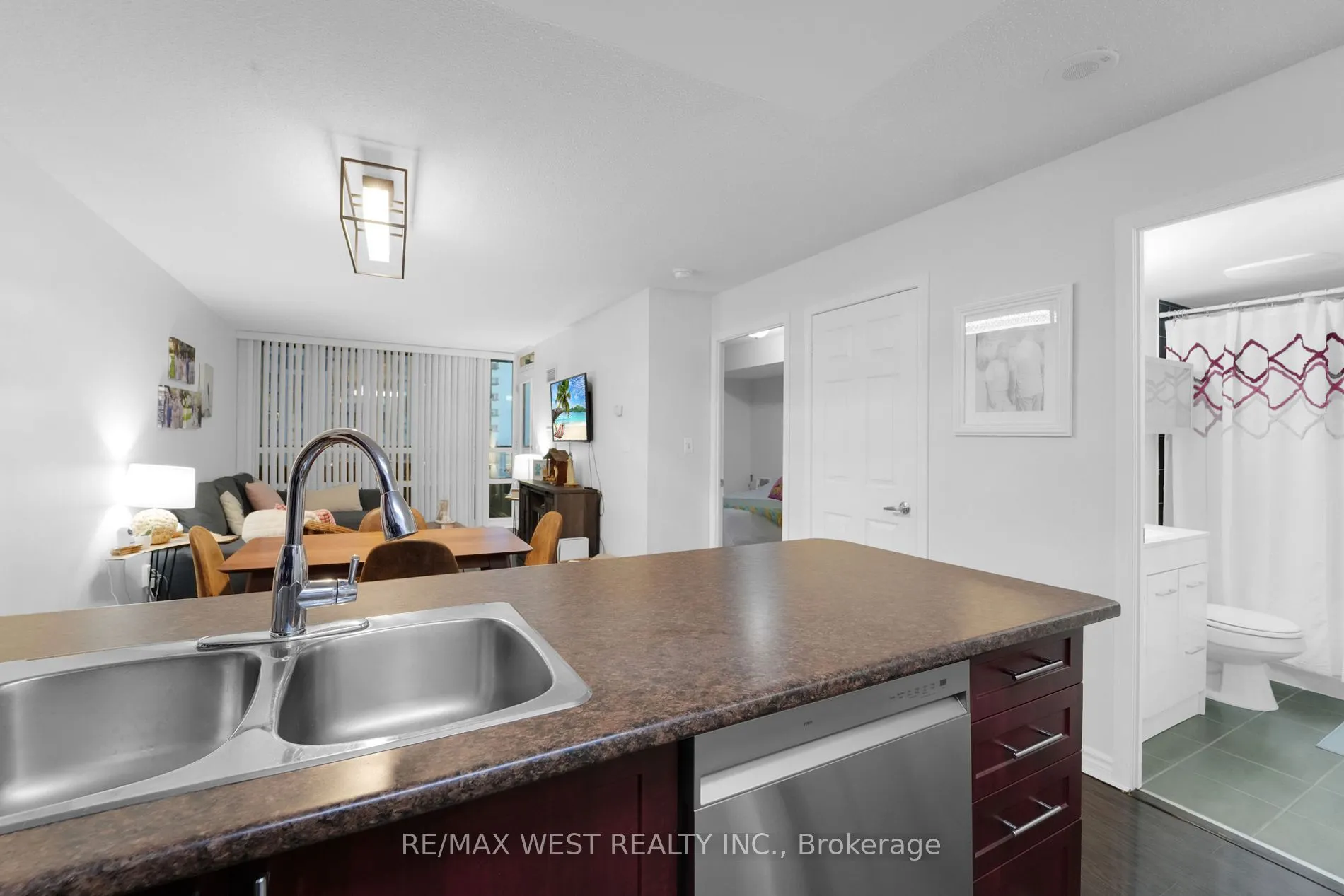 335 Rathburn Rd W, #2202