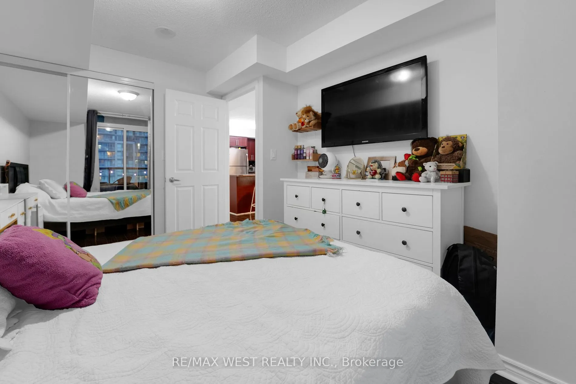 335 Rathburn Rd W, #2202