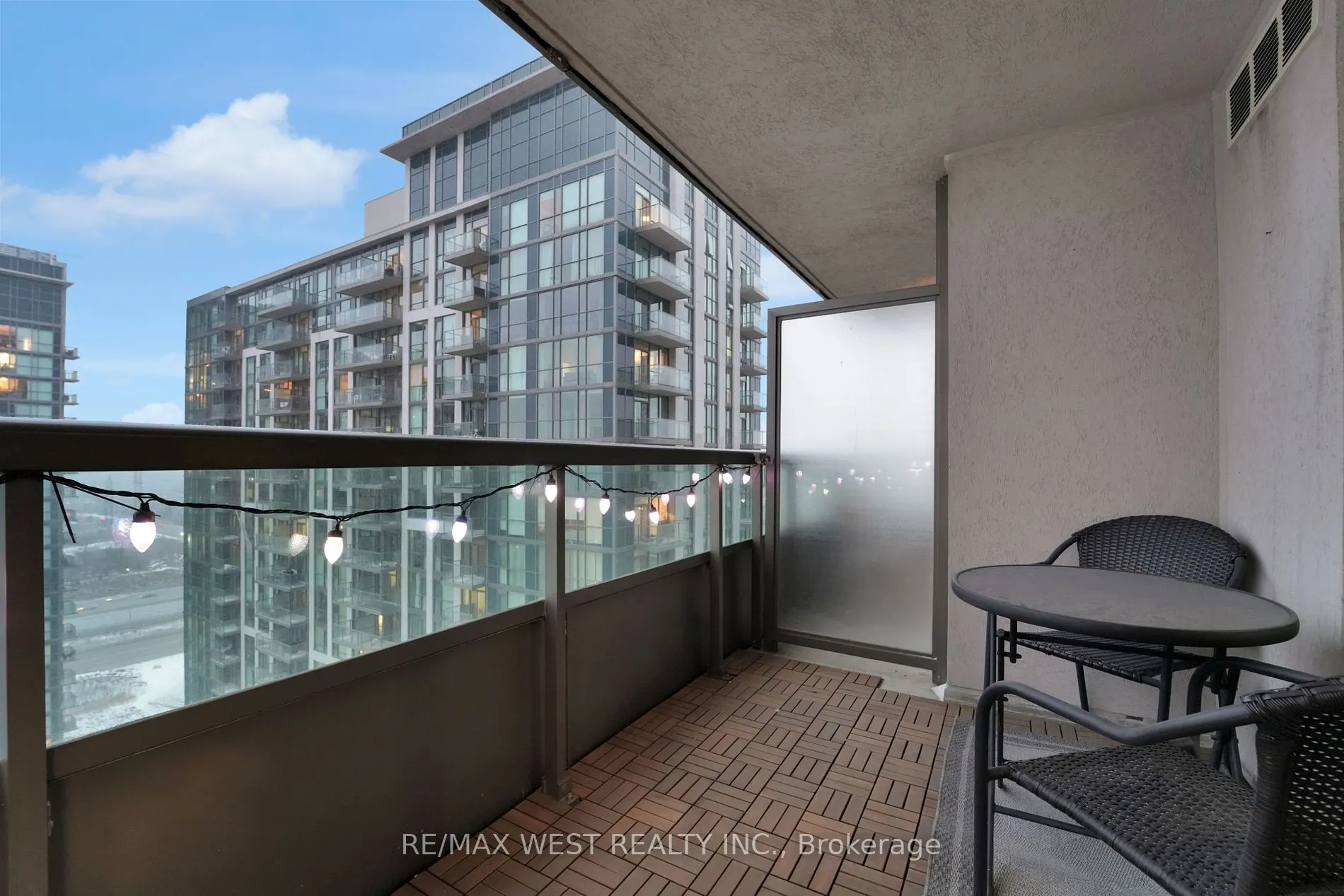 335 Rathburn Rd W, #2202
