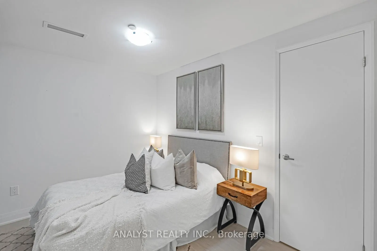 10 Gibbs Rd, #717