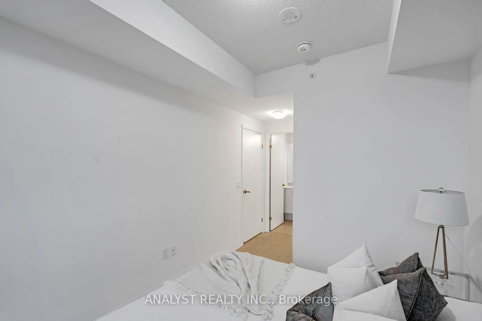 10 Gibbs Rd, #717