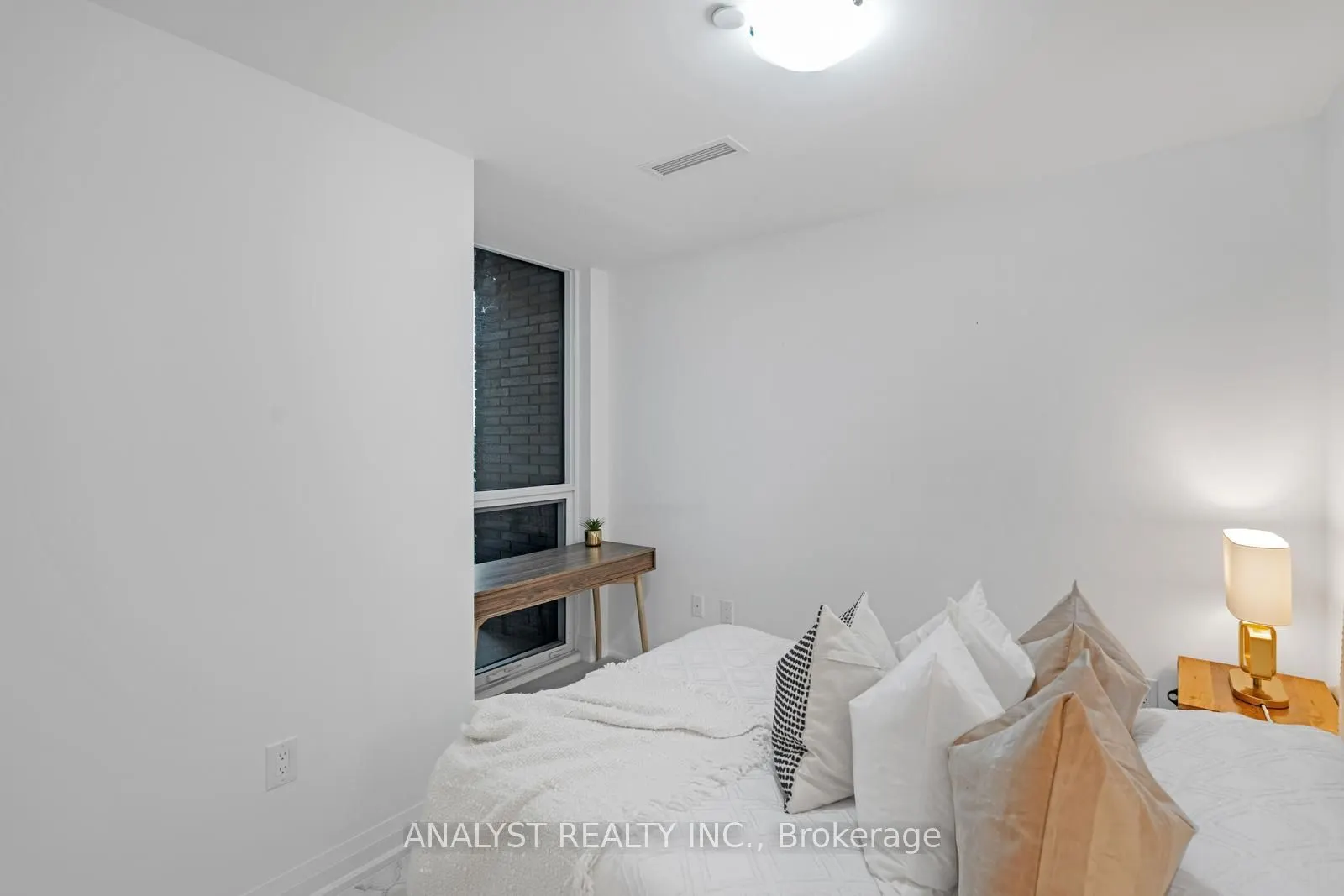 10 Gibbs Rd, #717