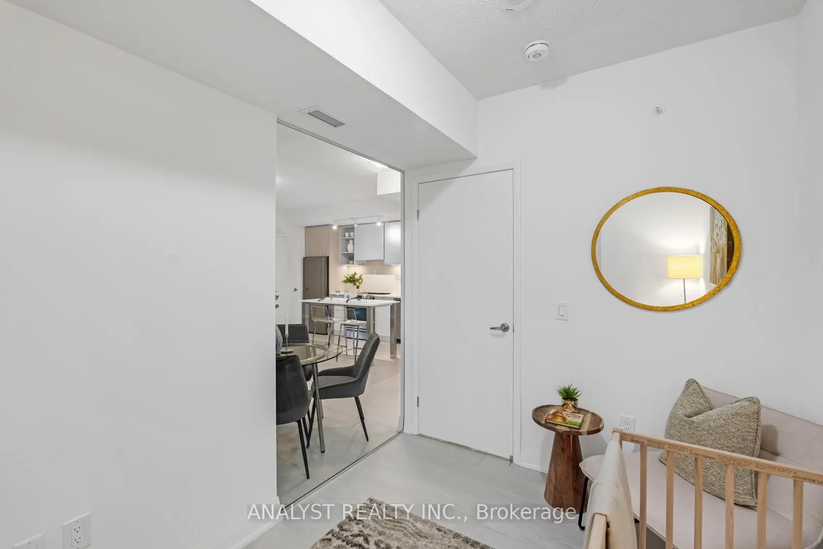 10 Gibbs Rd, #717