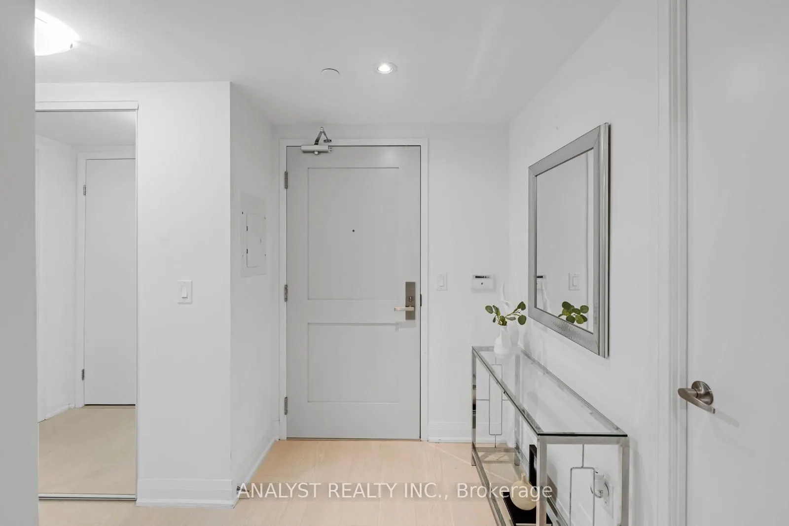 10 Gibbs Rd, #717