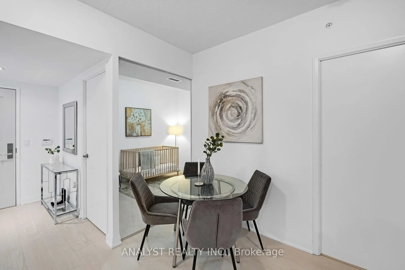 10 Gibbs Rd, #717