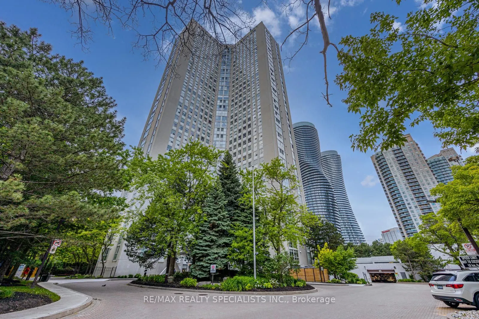 3650 Kaneff Cres, #2301