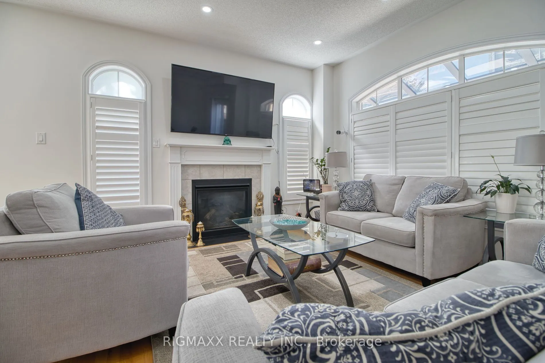 53 Lola Cres