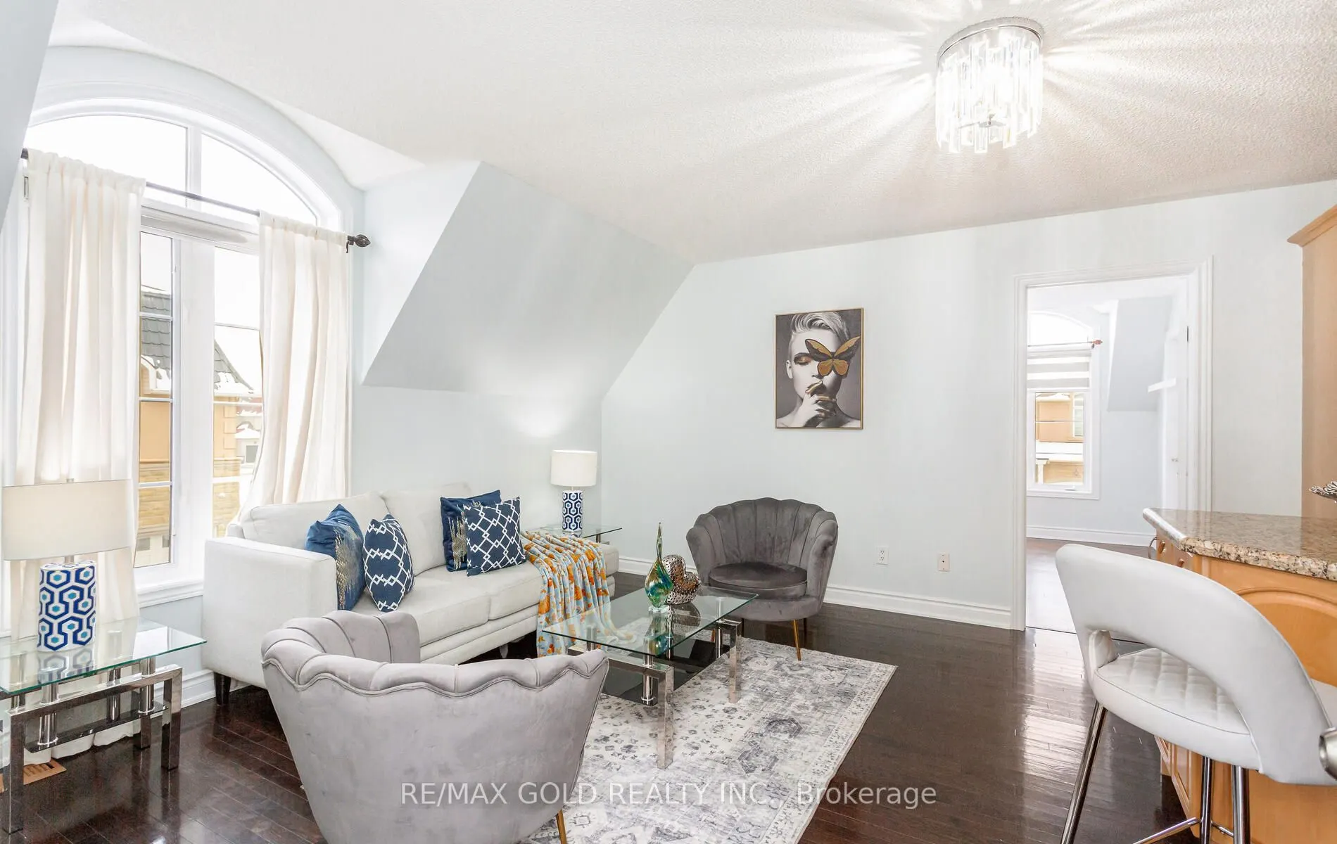 7 Odeon St
