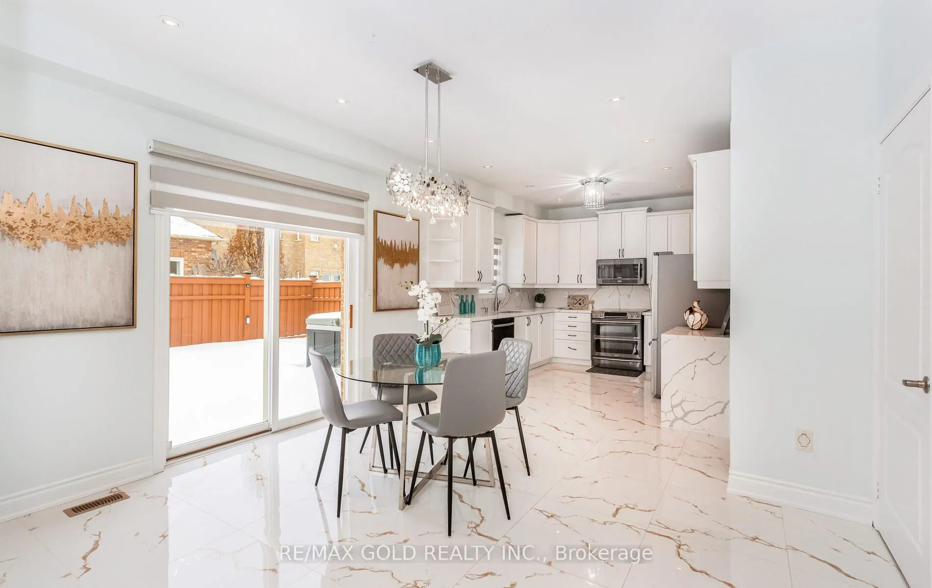 7 Odeon St