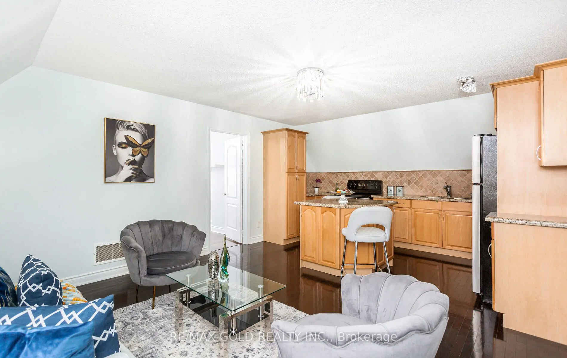 7 Odeon St