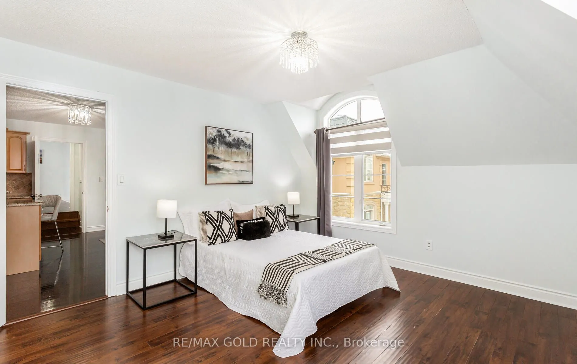7 Odeon St