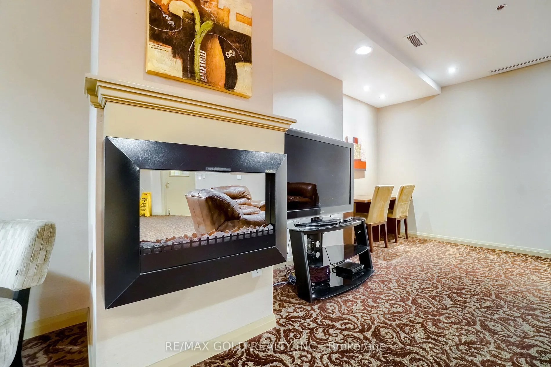 220 Forum Dr, #102