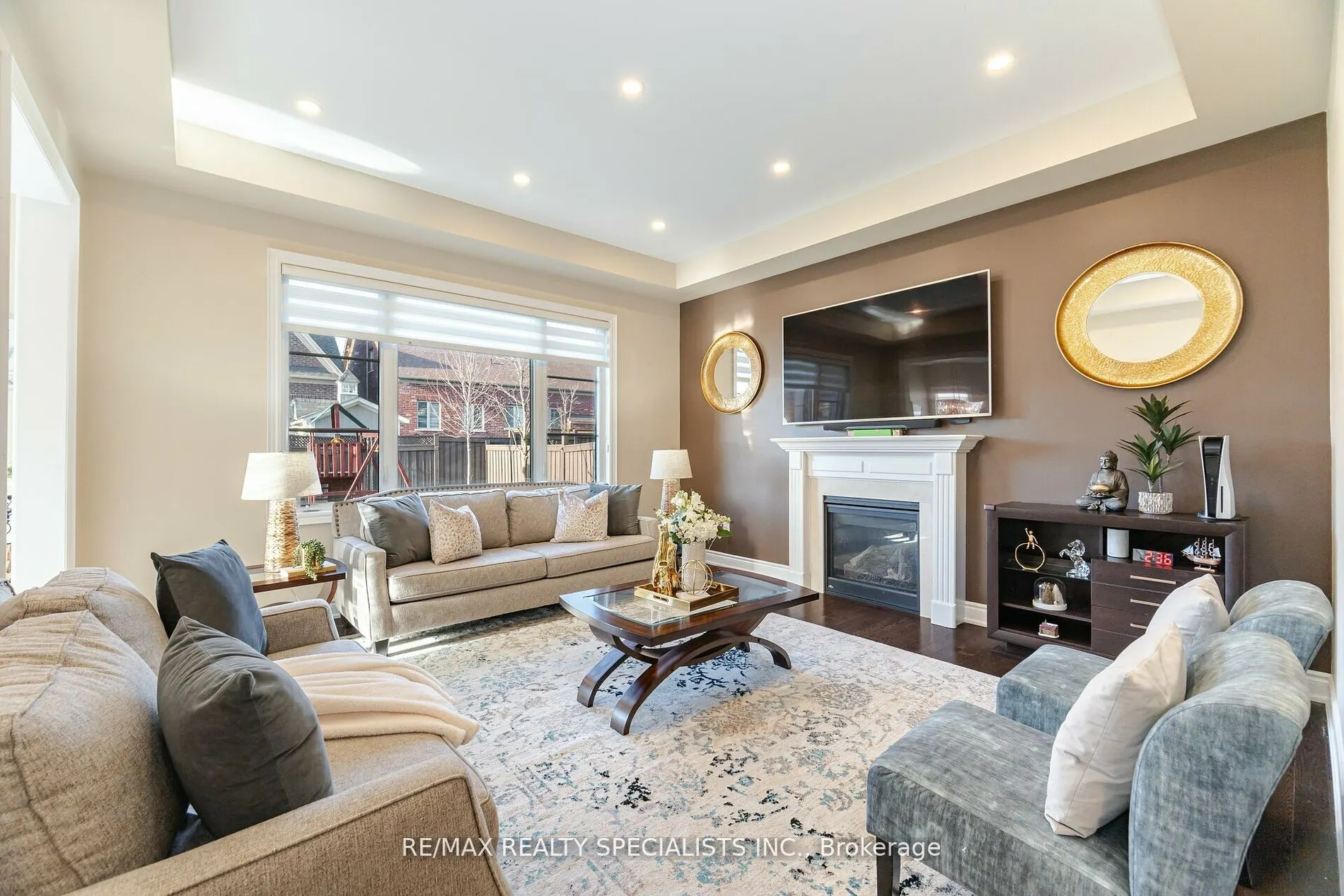 8 Herringbone Cres
