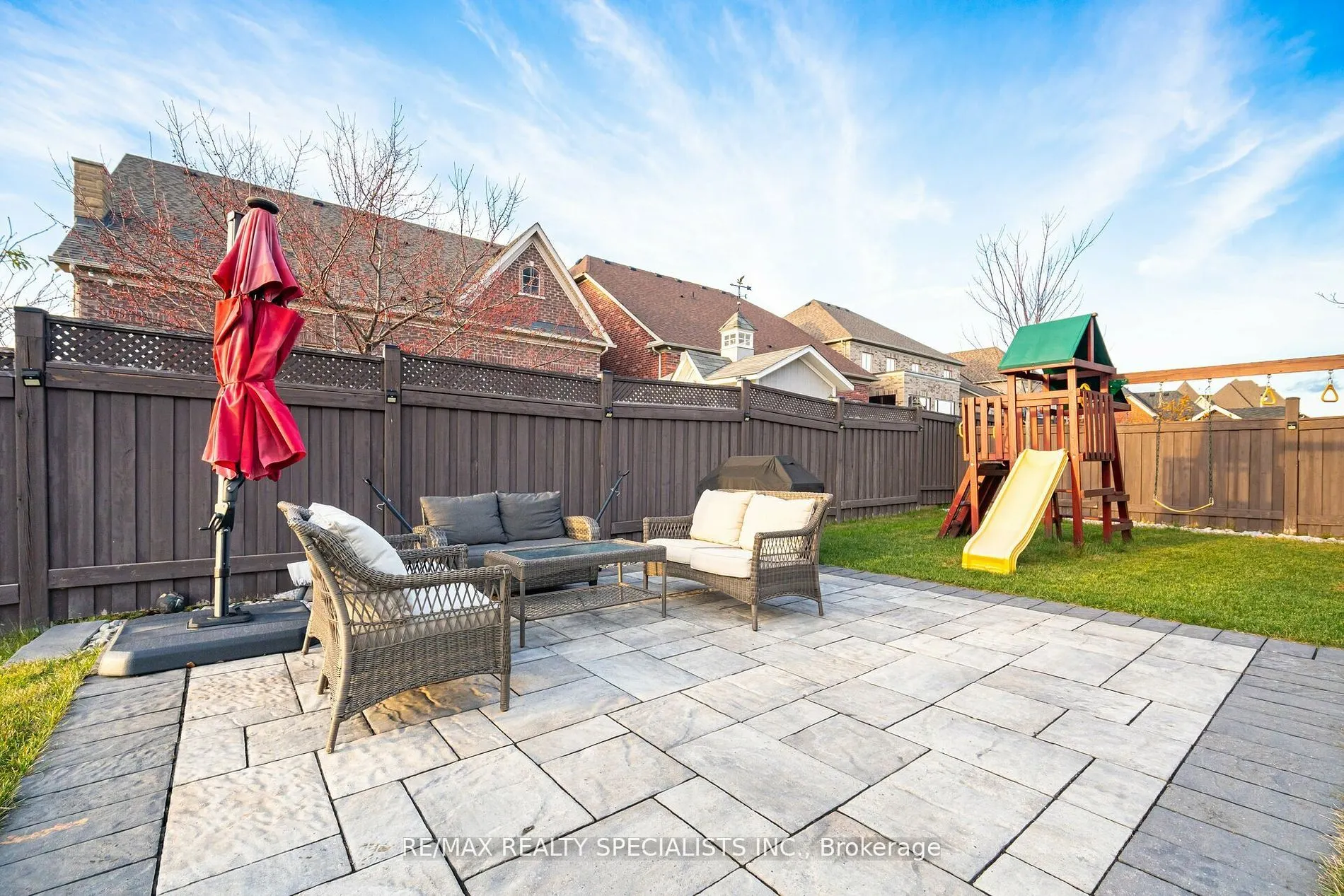 8 Herringbone Cres