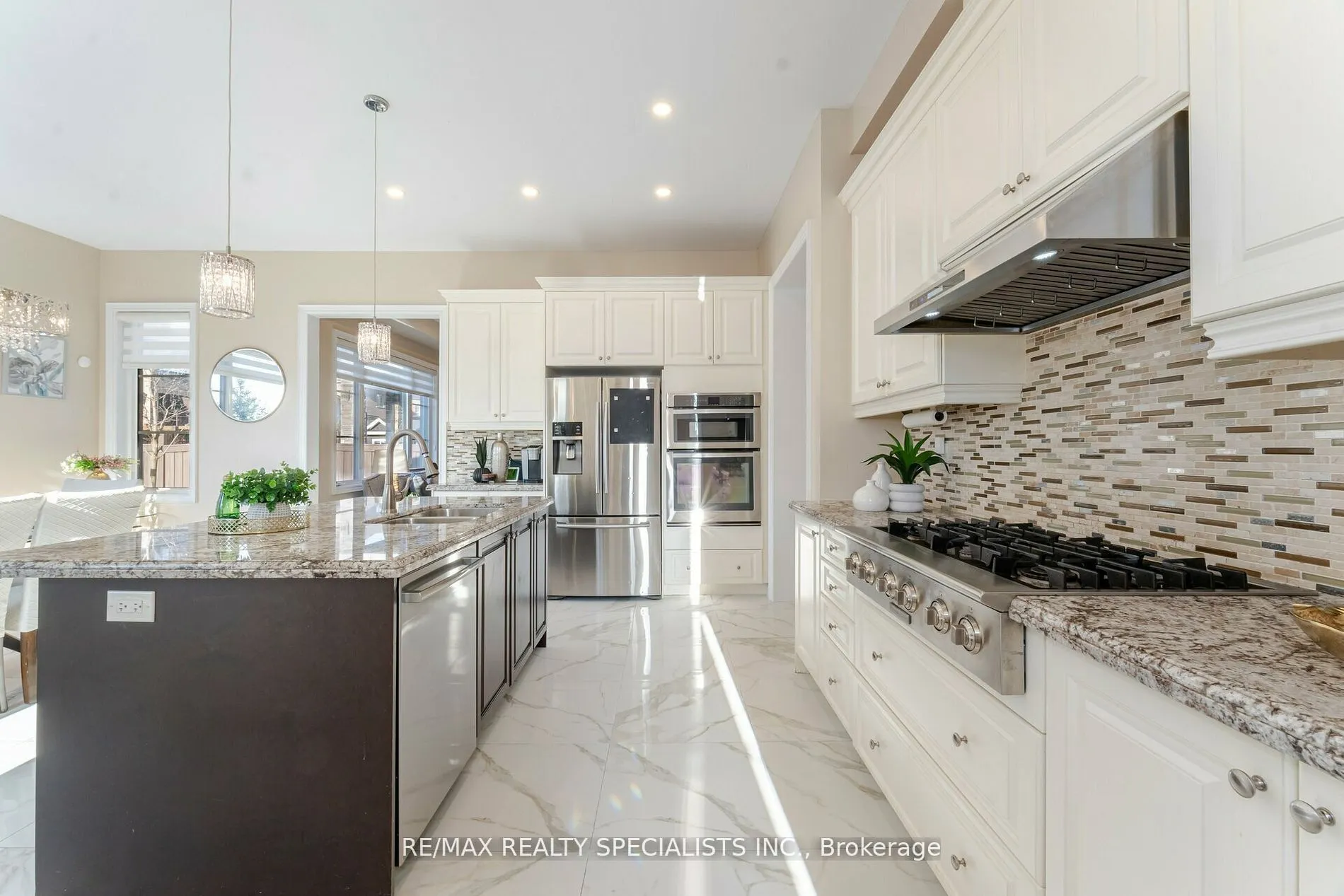 8 Herringbone Cres
