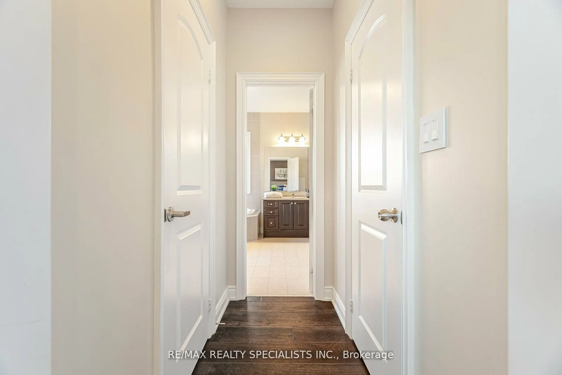 8 Herringbone Cres