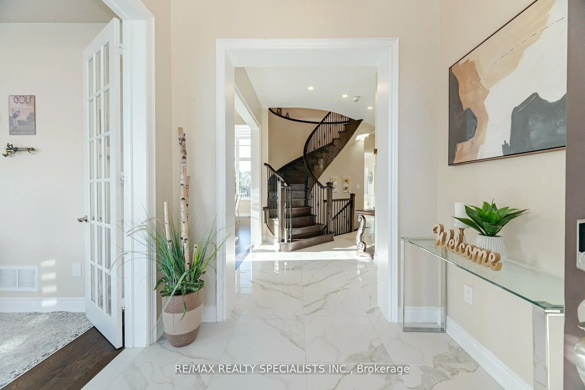 8 Herringbone Cres