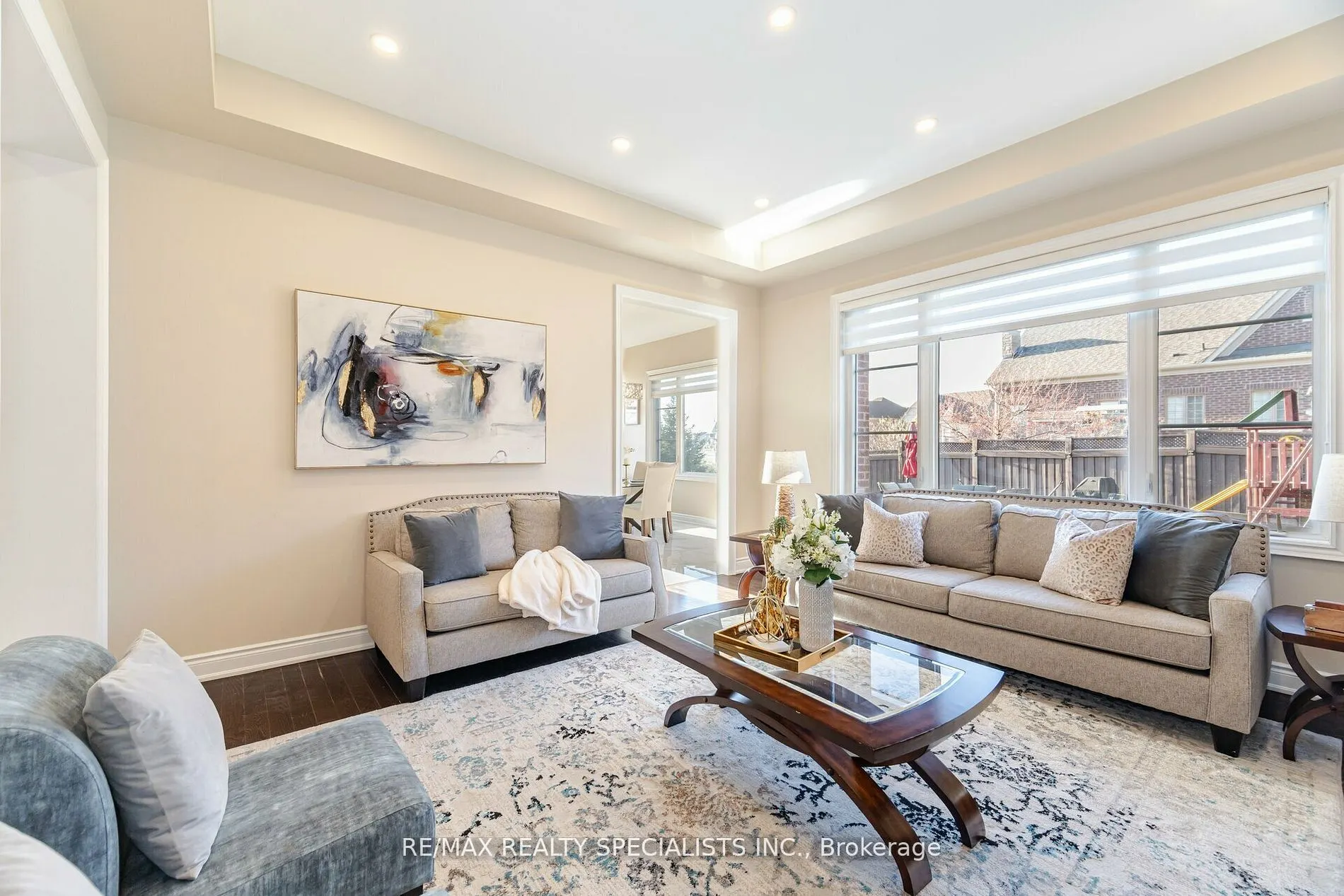8 Herringbone Cres