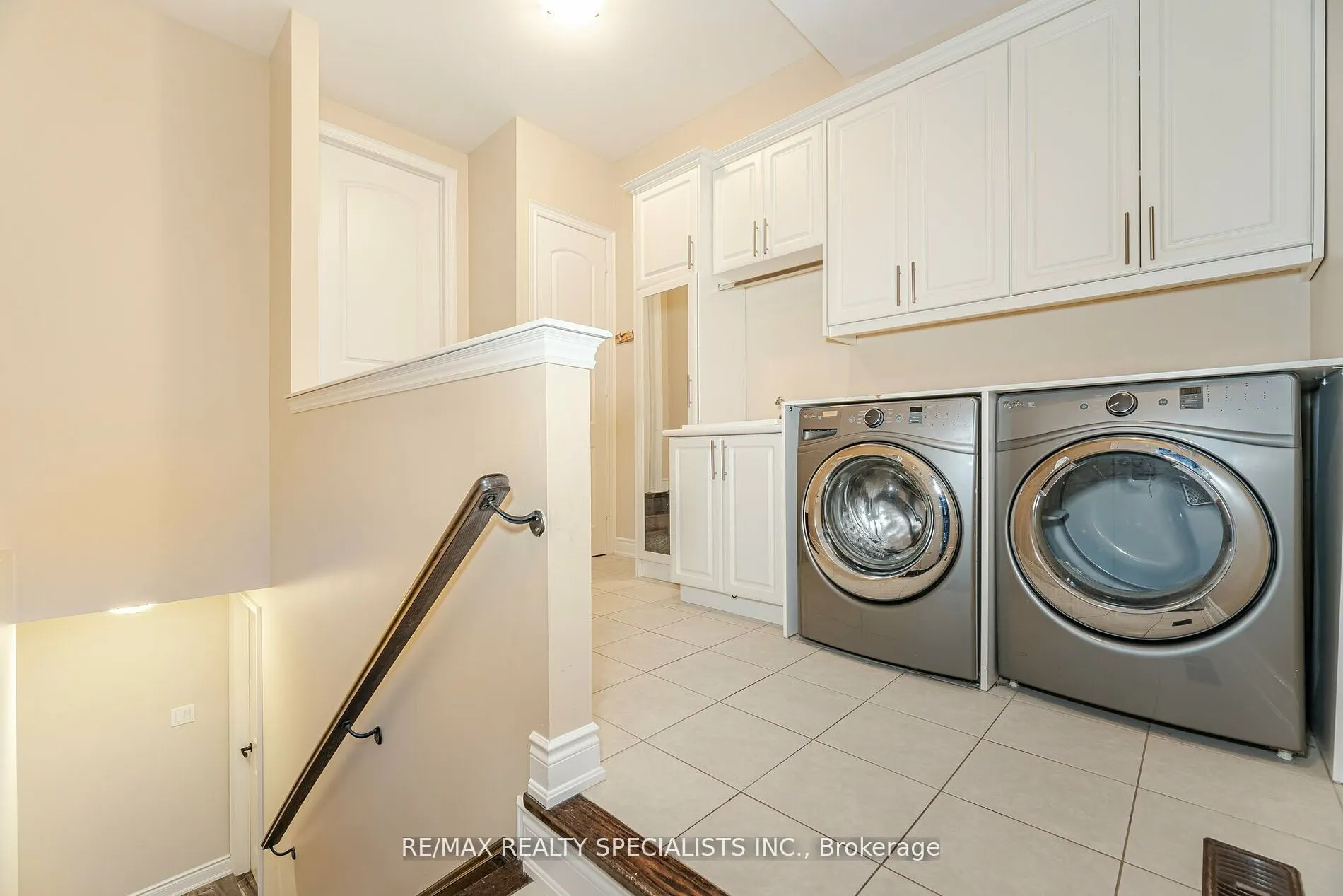 8 Herringbone Cres