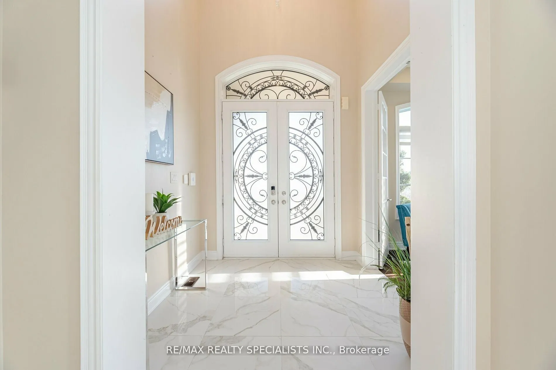 8 Herringbone Cres