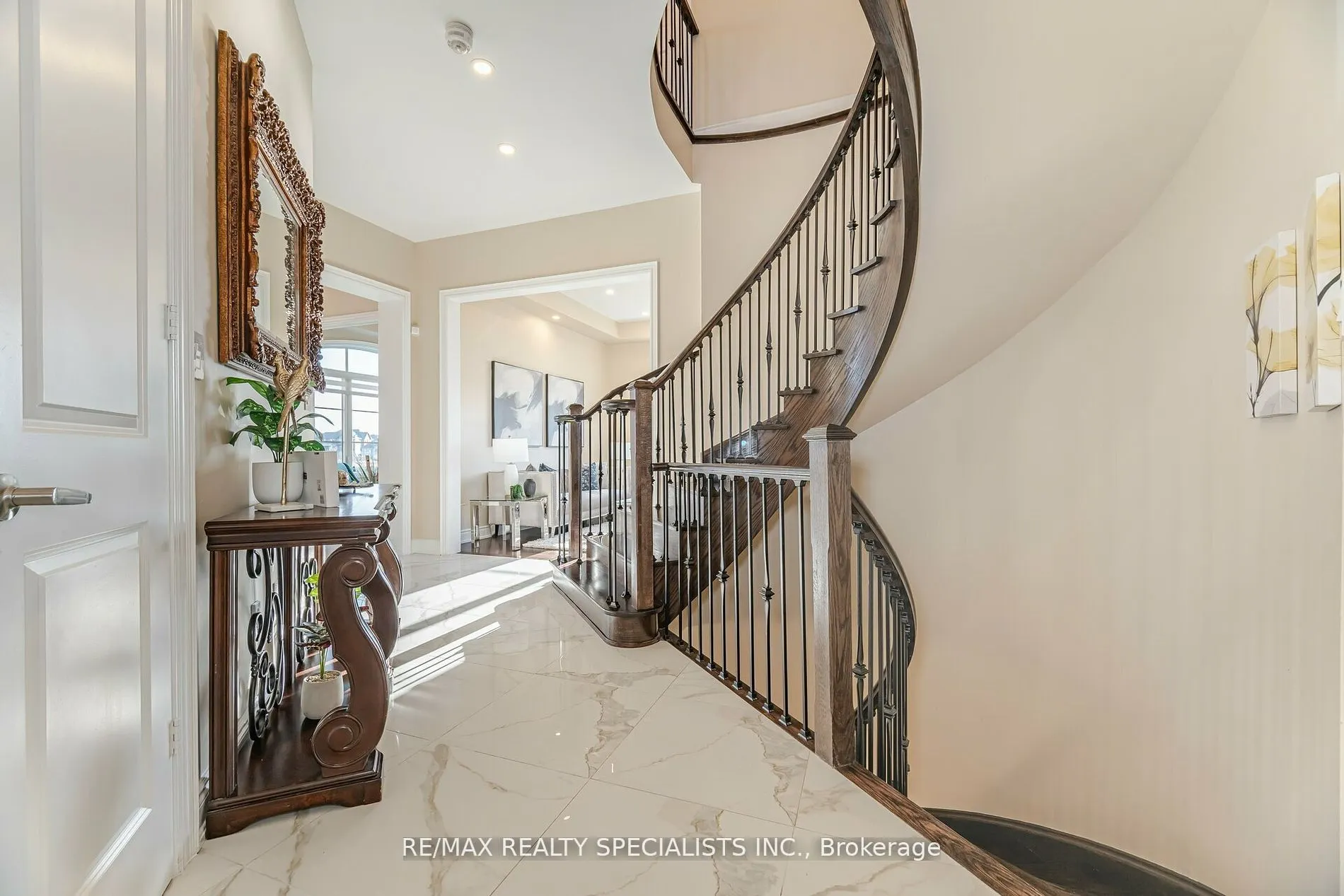 8 Herringbone Cres