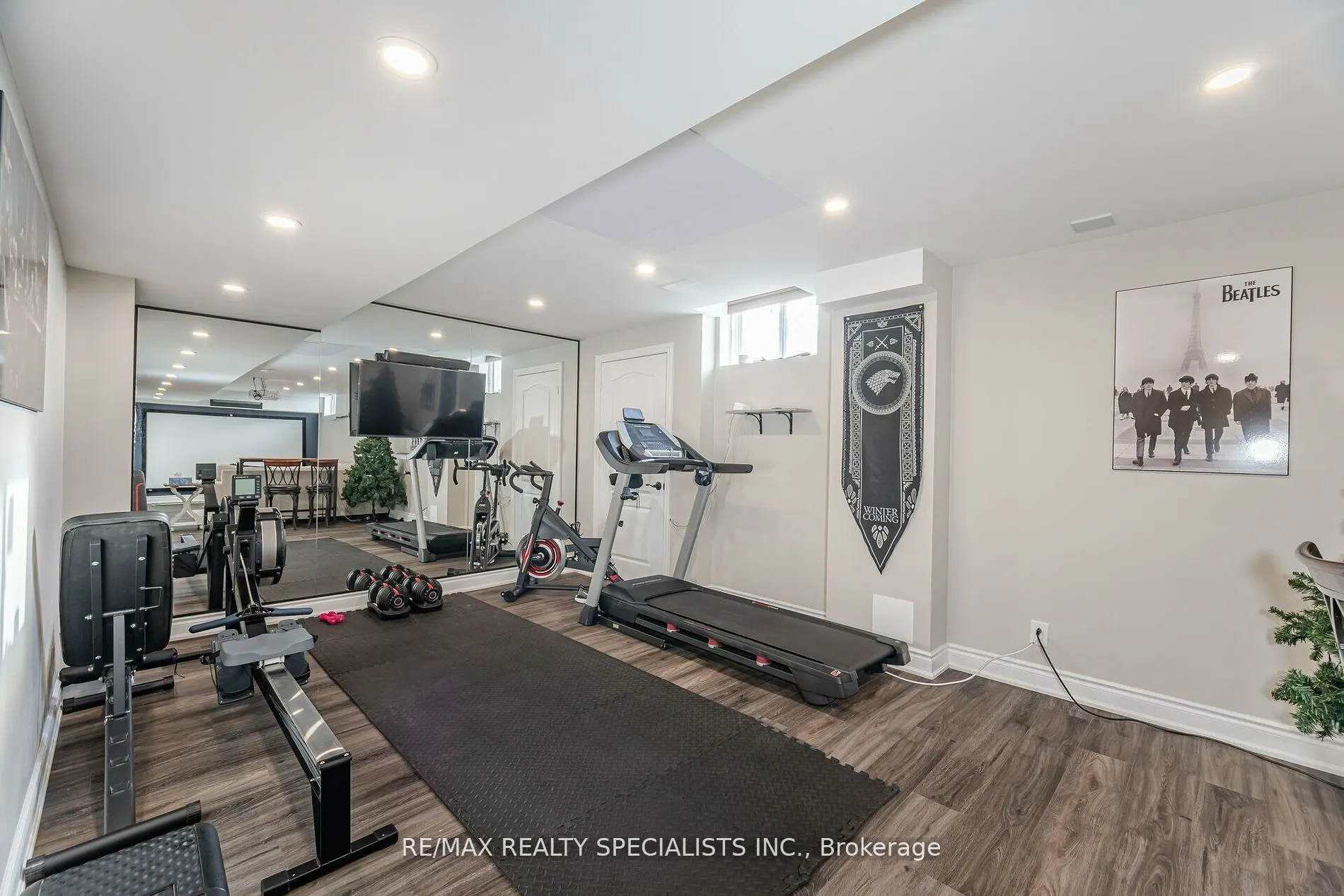 8 Herringbone Cres